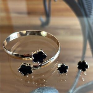 Elegant Gold and Black Floral Jewelry Set